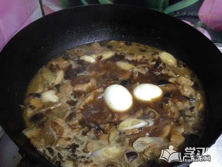 香菇肉卤的家常做法 自制香菇卤肉饭的做法教程