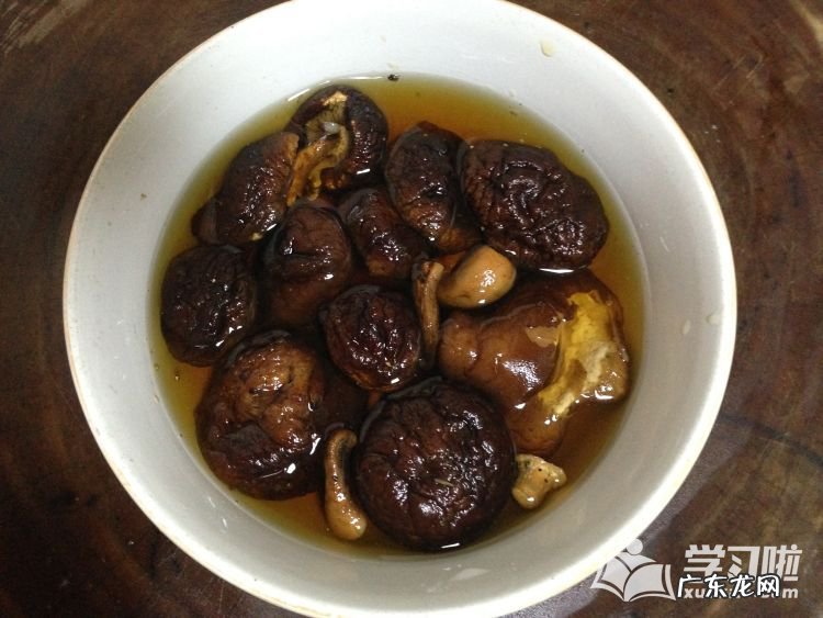 香菇肉卤的家常做法 自制香菇卤肉饭的做法教程
