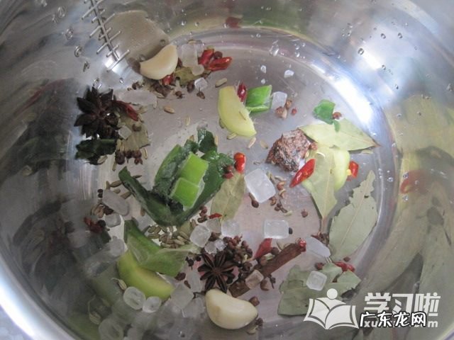 卤鸡脖的做法及配料窍门 卤鸡脖的制作过程图解