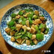 尖椒鸡丁怎么炒好吃又嫩？教你正确做法,香辣可口超下饭