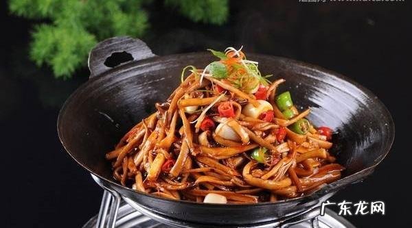 干茶树菇怎么做好吃又有营养?教你做干煸茶树菇,香辣爽口真过瘾!