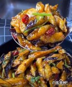 长茄子怎么炒着好吃？教你一招,简单又方便!
