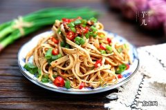 豆腐皮怎么凉拌才好吃？大厨教你这样做,爽脆又筋道,学会不用去饭店