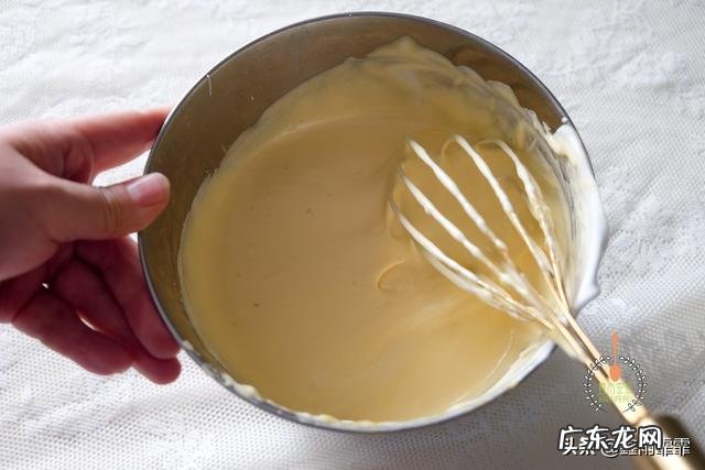 孩子超喜欢 买草莓塔全是绿草莓