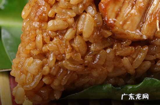 粽子煮熟捞出来为什么颜色不好看 粽子怎么煮是绿色的