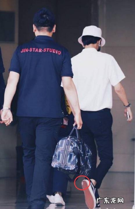 你会期待 王源用掌纹比喻彩胶的独特