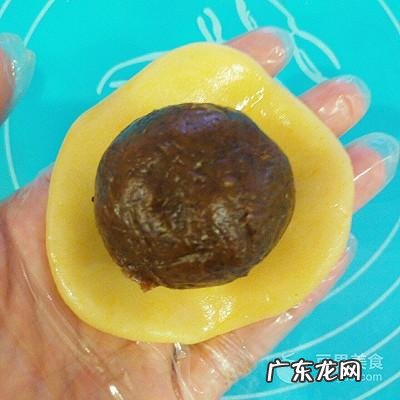 广式月饼特点是什么
