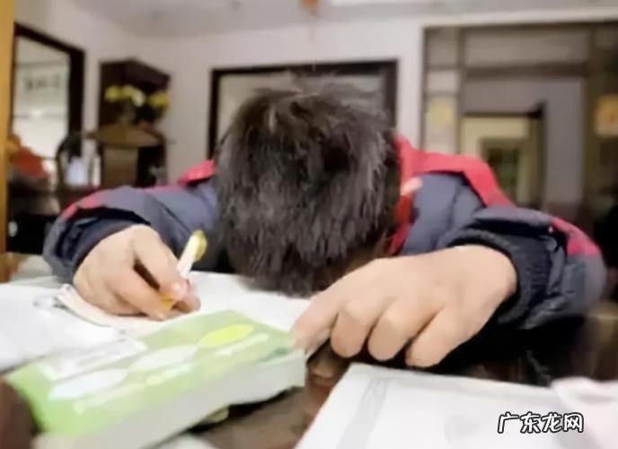 初中生不做作业,老师:你们家长不管吗?学生:管啊