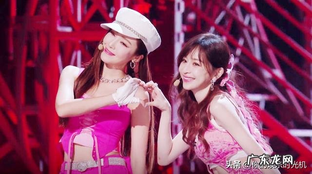 但时代少年团已经做好了接班的准备 王源说我在江苏卫视2023跨年演唱会等你