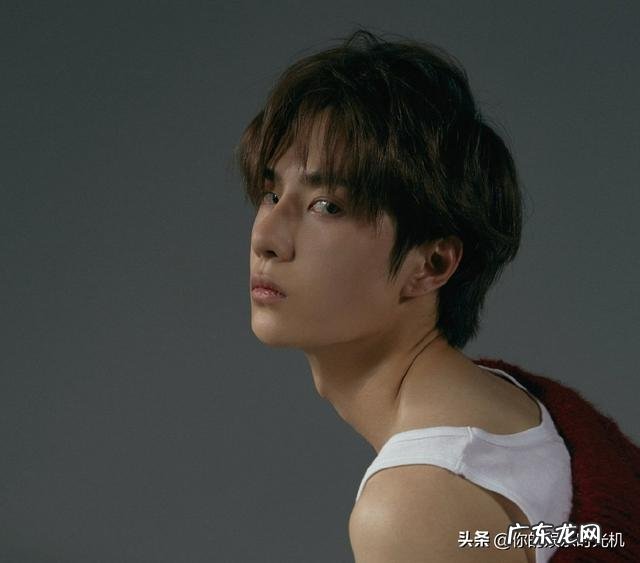 但时代少年团已经做好了接班的准备 王源说我在江苏卫视2023跨年演唱会等你