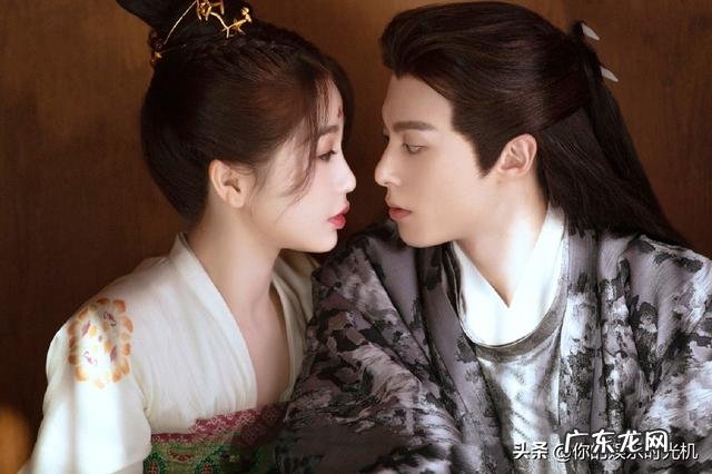 但时代少年团已经做好了接班的准备 王源说我在江苏卫视2023跨年演唱会等你