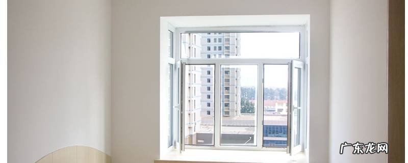 晚上睡觉窗户应该开着还是关着呢,晚上是开着窗户睡还是关着