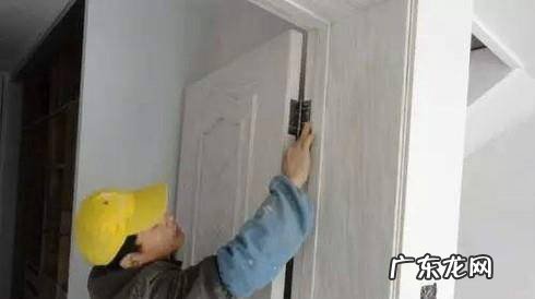 怎样消除开关房门时发出的声音