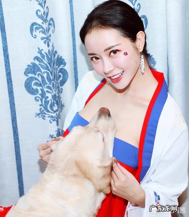 外国拴狗链的 小区里经常遇到不拴狗链的大狗，比如金毛，哈士奇，阿拉斯加等，怎么办