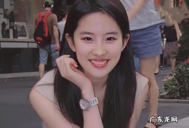 白到发光似少女 刘亦菲酒量