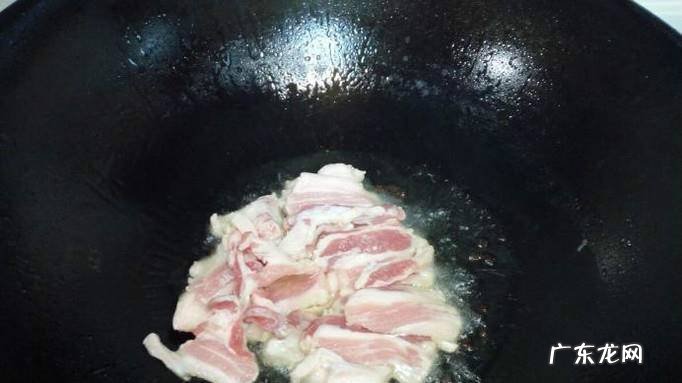 卷心菜炒西红柿土豆片的家常做法