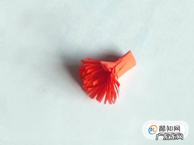 彩纸手工制作花朵的方法