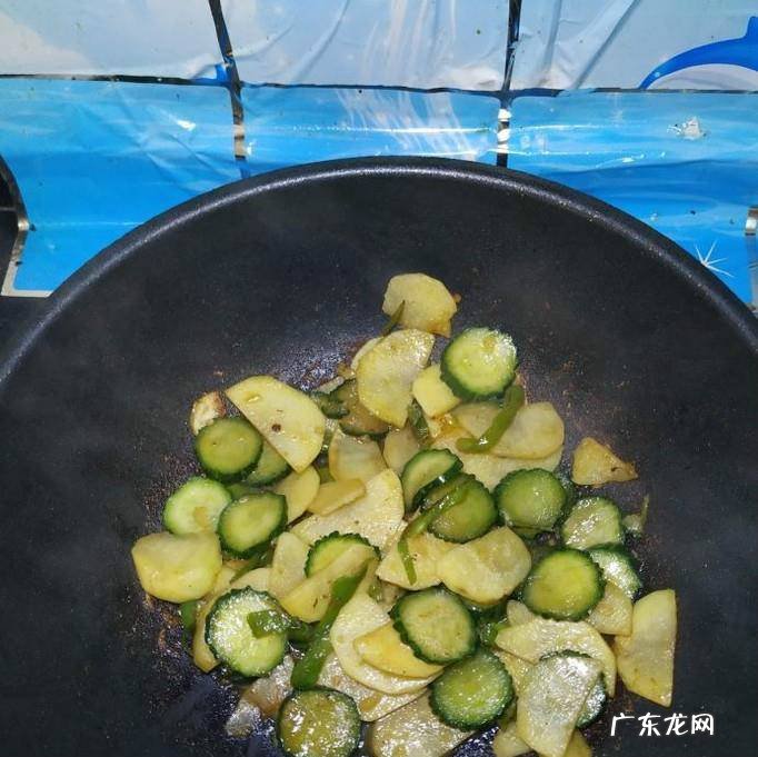 怎么做美味的土豆炒黄瓜