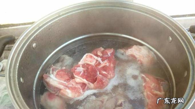 东北菜大骨烀土豆怎么做
