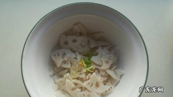 凉拌爽脆莲菜片的做法