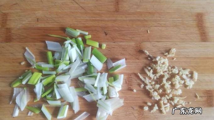 凉拌爽脆莲菜片的做法