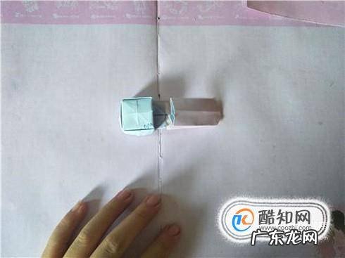 如何折一个可爱的折纸书包