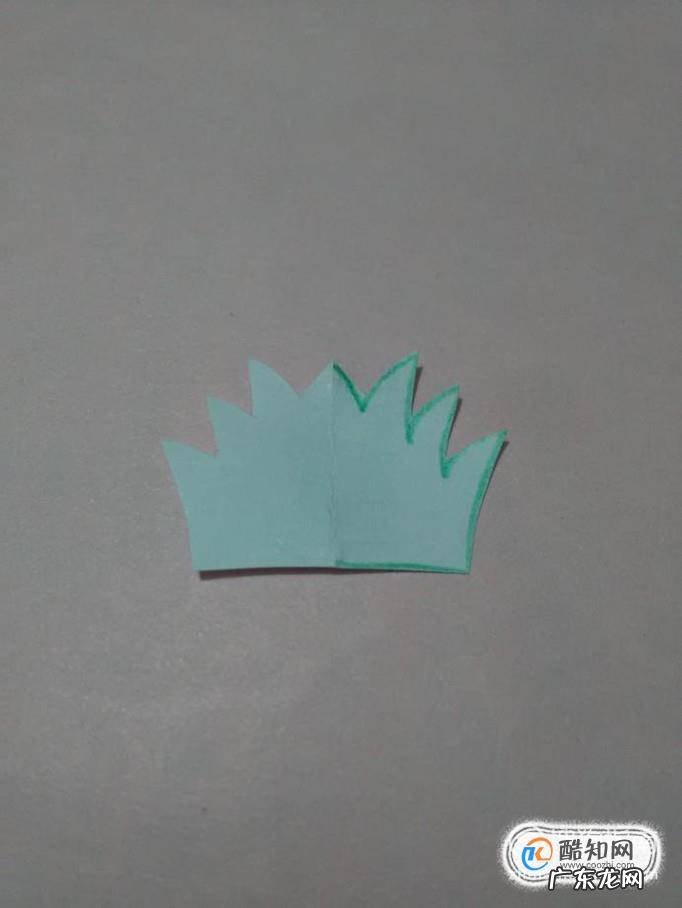 如何剪草丛的手工剪纸