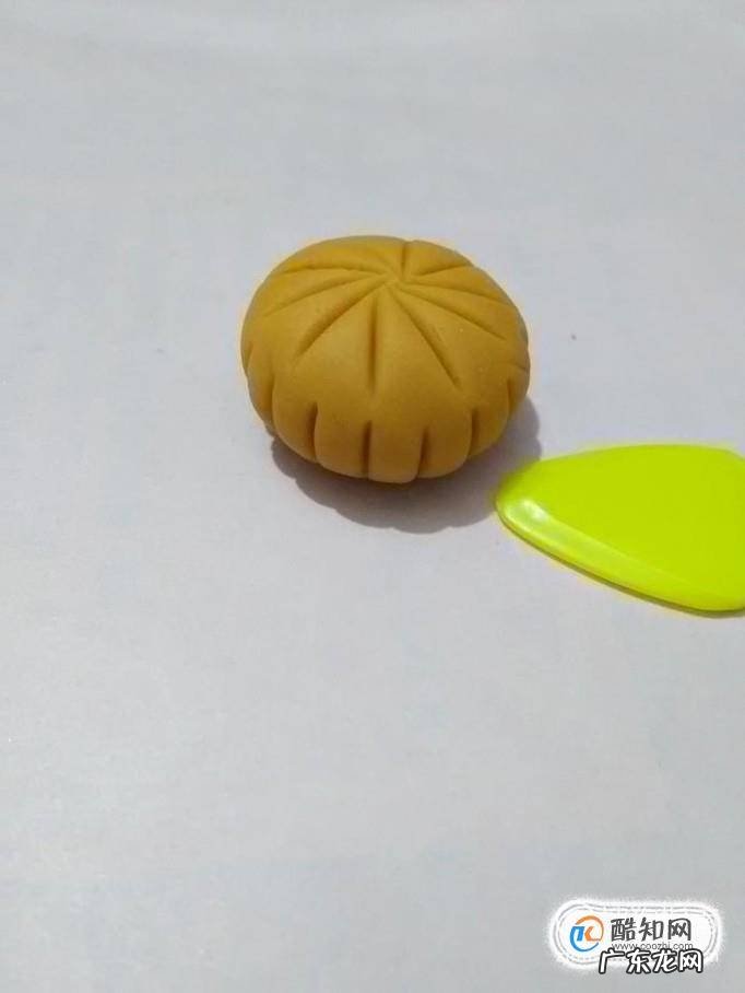 如何用黏土做一个月饼