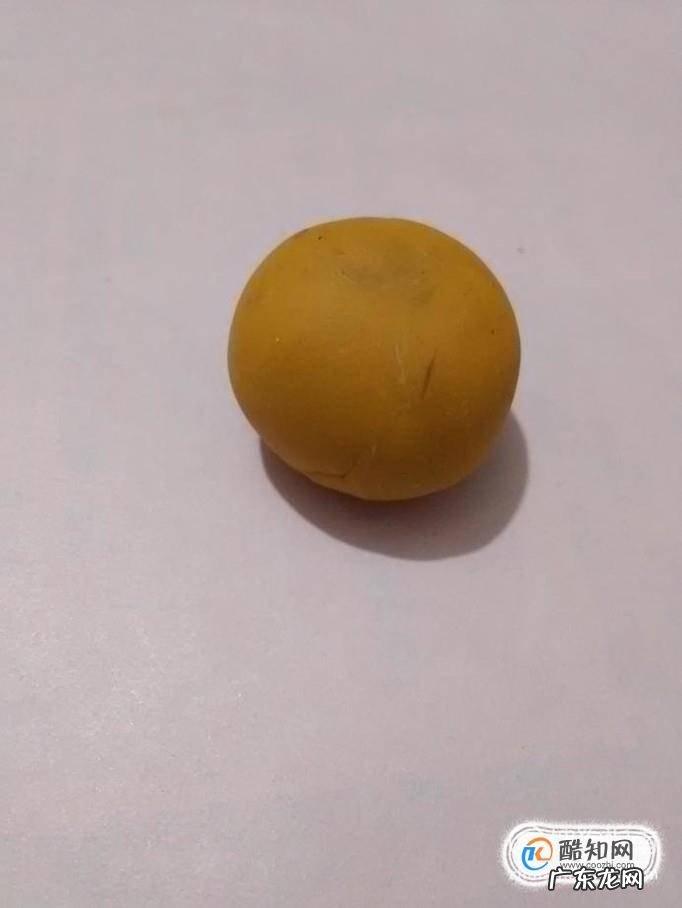如何用黏土做一个月饼
