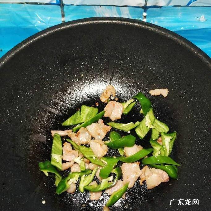 怎样做美味的青椒娃娃菜炒肉片
