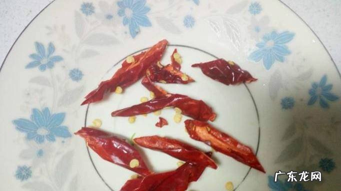 西兰花炒青椒的家常做法