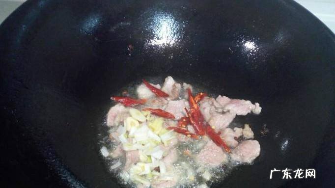 西兰花炒青椒的家常做法