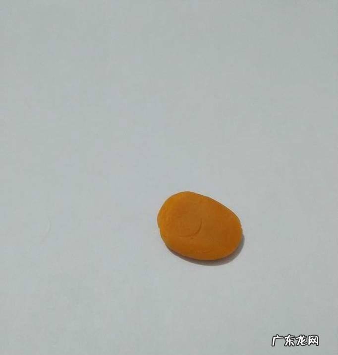 用彩泥制作长颈鹿