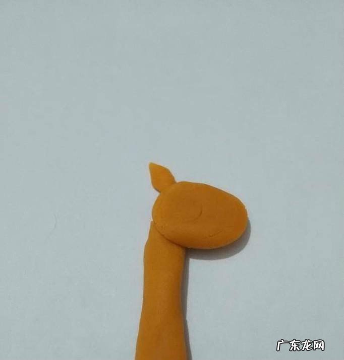 用彩泥制作长颈鹿