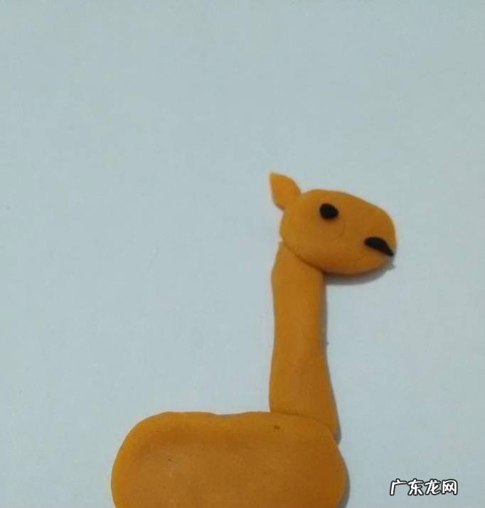 用彩泥制作长颈鹿