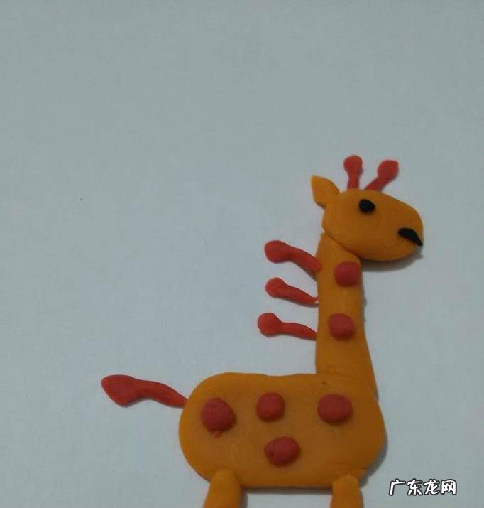 用彩泥制作长颈鹿