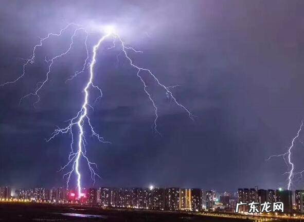 雷电的电压是多少伏