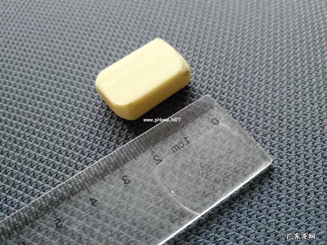 为什么橡皮和尺子会粘在一起