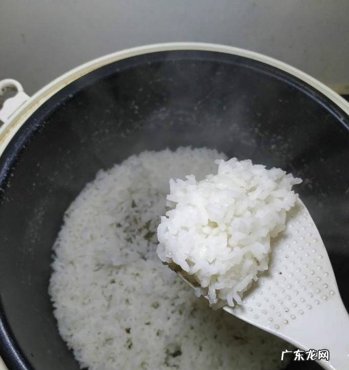 怎样做美味的秋葵胡萝卜炒蛋盖浇饭