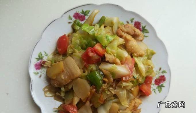 肉炒油炸土豆片圆菜青椒西红柿的做法