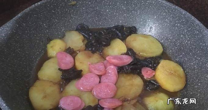 土豆片木耳炒热狗