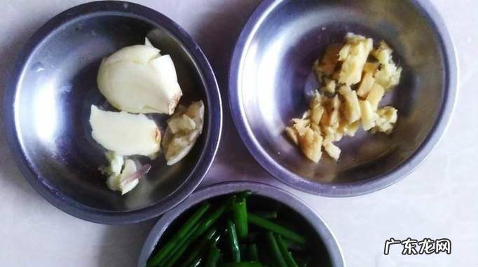 水豆腐焖鸡心的做法