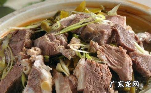 苗府羊肉抓饭的家常做法电饭煲制