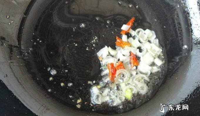 家常西葫芦鸡蛋炒圆葱的做法