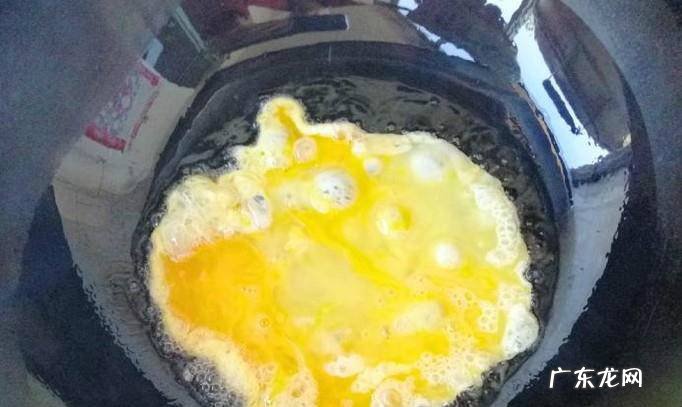 家常西葫芦鸡蛋炒圆葱的做法