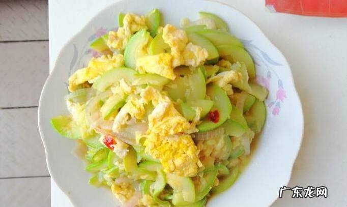 家常西葫芦鸡蛋炒圆葱的做法