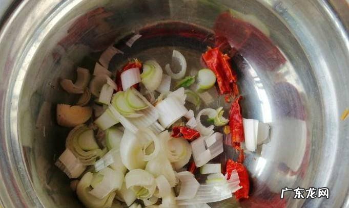 家常西葫芦鸡蛋炒圆葱的做法