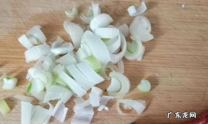 家常西葫芦鸡蛋炒圆葱的做法