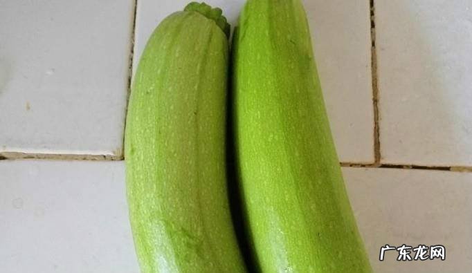 家常西葫芦鸡蛋炒圆葱的做法