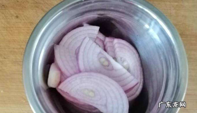 家常西葫芦鸡蛋炒圆葱的做法